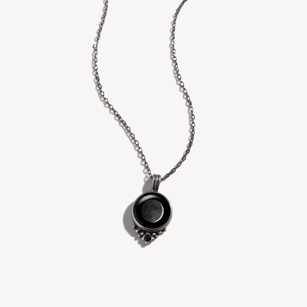Classic Necklace With Black Crystal