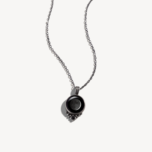 Classic Necklace With Black Crystal