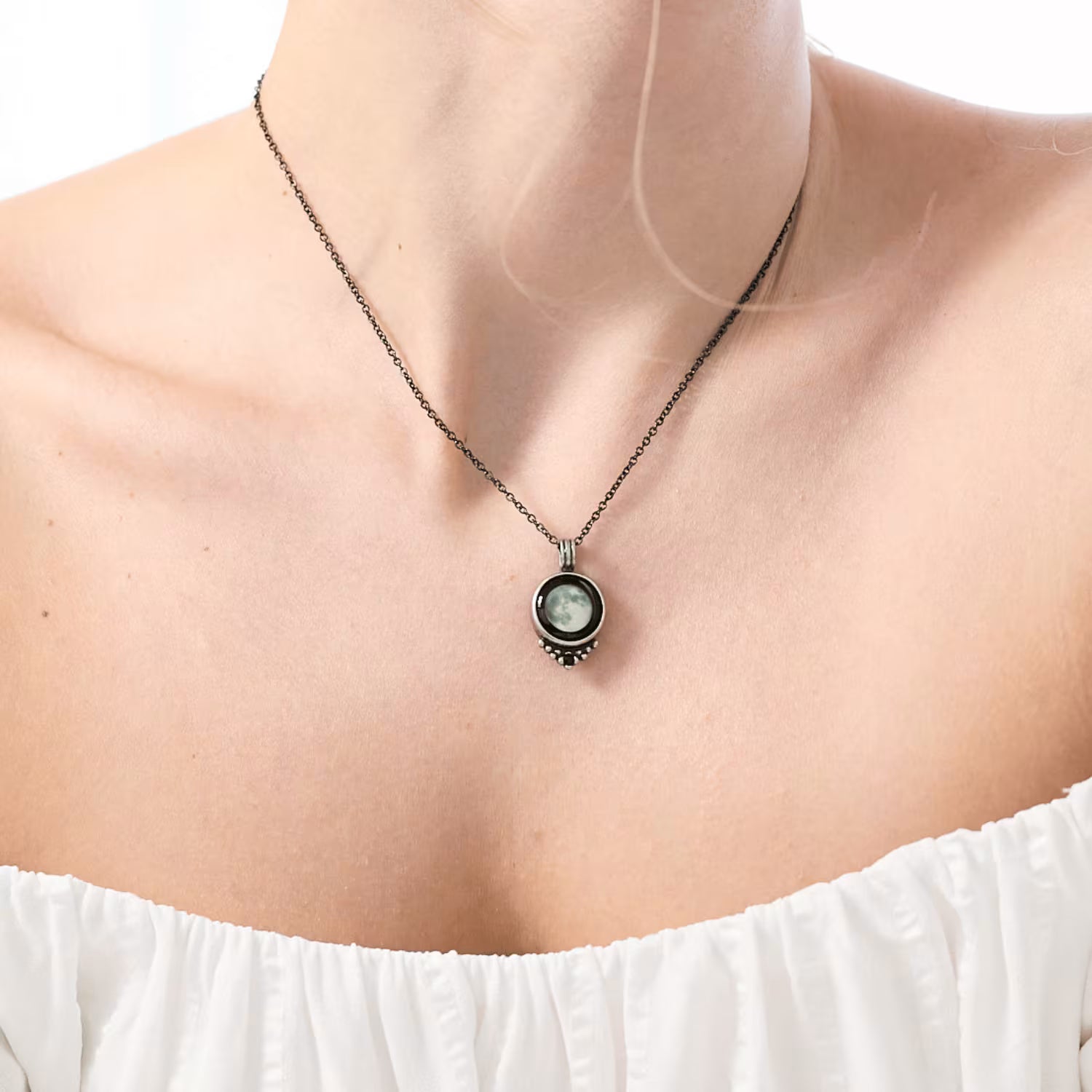 Classic Necklace With Black Crystal